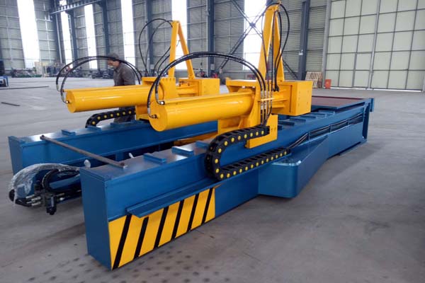 中南機電一款新型拉彎機完工了-----現場展示圖